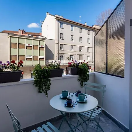 Bright Elegant Flat With Balcony, Portello Apartment