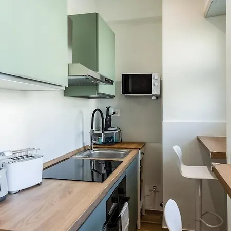 Bright Elegant Flat With Balcony, Portello Apartment Milan