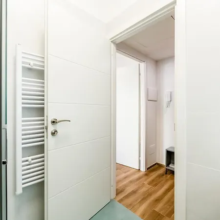 Apartment Bright Elegant Flat With Balcony, Portello Milan