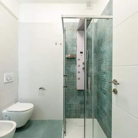 Apartment Bright Elegant Flat With Balcony, Portello *