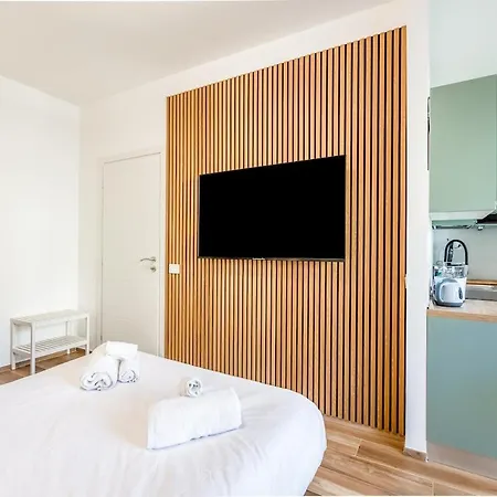 Bright Elegant Flat With Balcony, Portello Apartment *