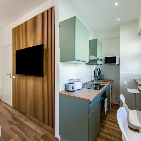 Bright Elegant Flat With Balcony, Portello Apartment