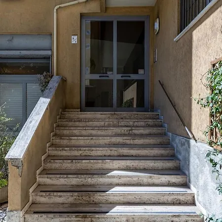 Bright Elegant Flat With Balcony, Portello Apartment