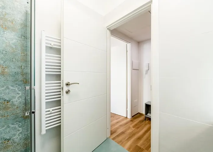 Apartament Bright Elegant Flat With Balcony, Portello Mediolan