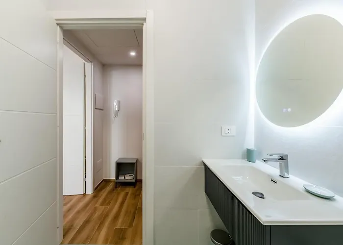 Bright Elegant Flat With Balcony, Portello Apartament *