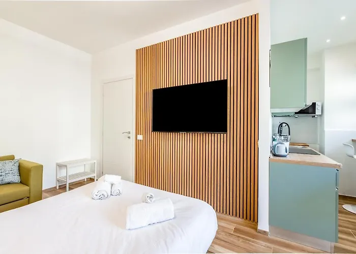 Bright Elegant Flat With Balcony, Portello Apartament *