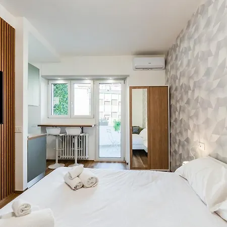 Bright Elegant Flat With Balcony, Portello * 밀라노